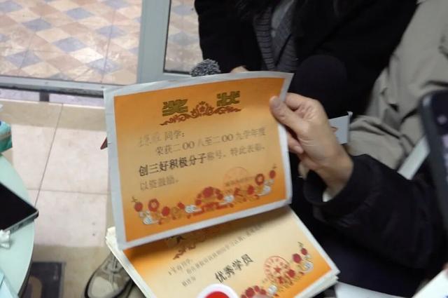 律师谈家门口遇害女子家属遭网暴 网络暴力加剧家属痛苦
