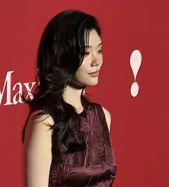 奚梦瑶婚后首次公开亮相 状态惊艳众人