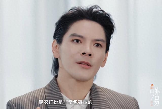 向佐谈被父亲前妻丁佩戴过两年