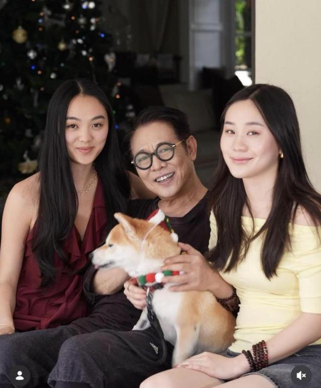 李连杰晒与女儿合照 感恩陪伴共度天伦