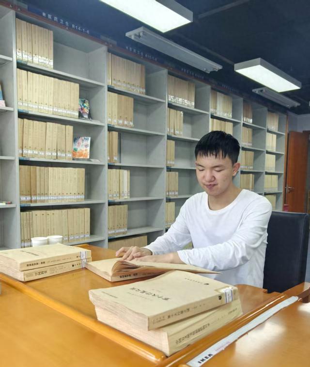 挖眼案受害男孩721分被长春大学录取，拿下本科医学类全国第一名