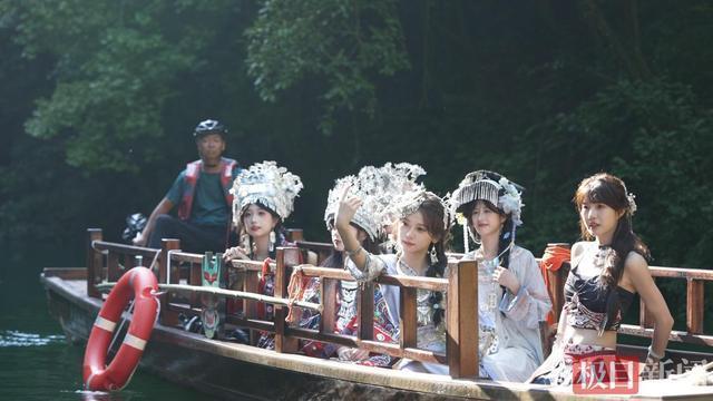 景区10万高薪招募"仙女散花"等岗位 首日报名超700人