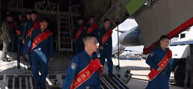 运-20的自述 大国重器的温暖故事