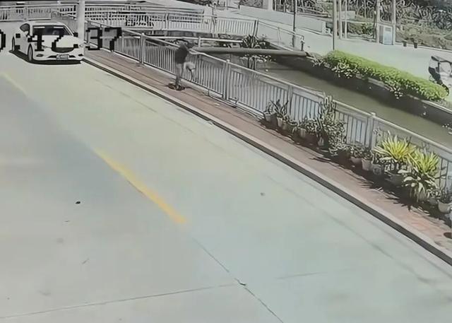 当地回应男子将女童抛入河中 家人关系，男子已被送医