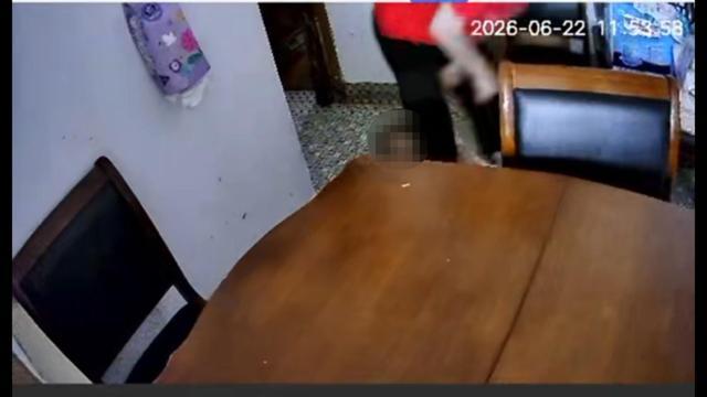 保姆暴力虐待85岁老人 监控拍下画面 家属已报警并追究平台责任