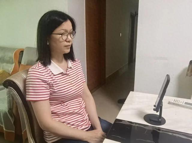 女儿女婿自杀后妈妈投身防性侵宣传