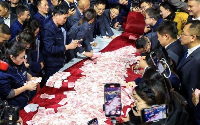 “最爱发钱老板”当场辞退不孝员工 孝道成企业用人底线