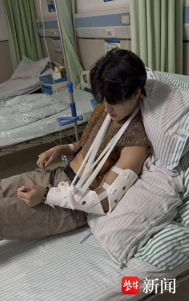 景区NPC和游客猜拳全程无人赢走银票 掰手腕致伤纠纷