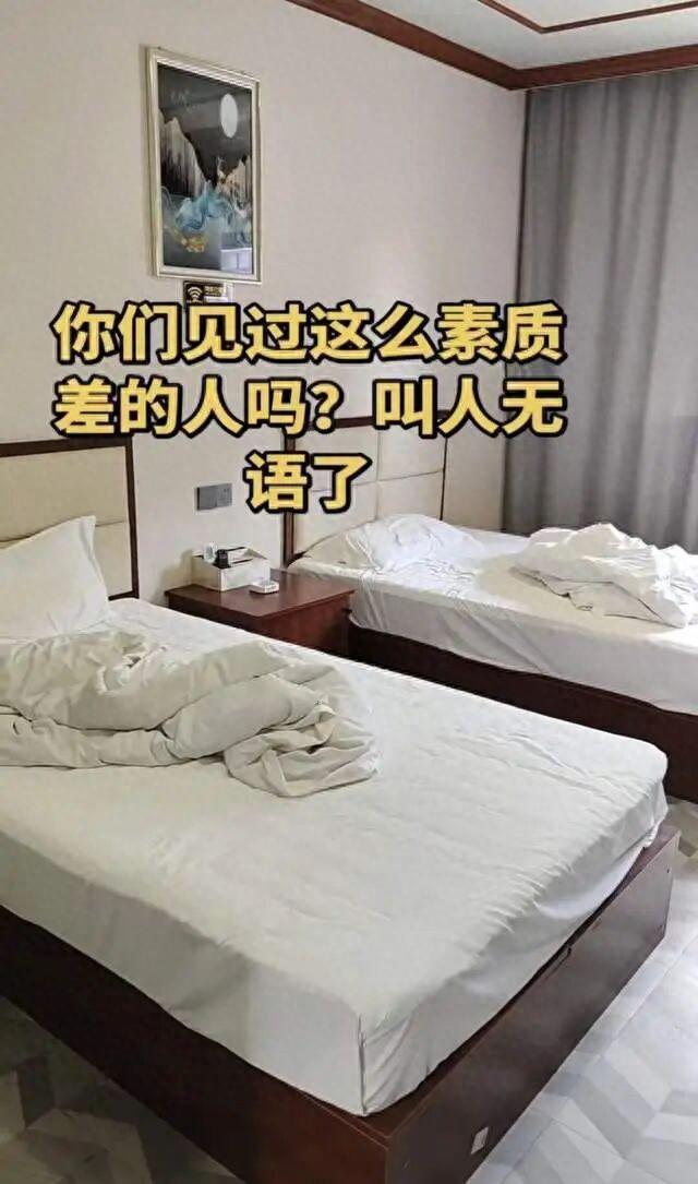 女子住酒店退房将浴巾拖鞋水壶装走