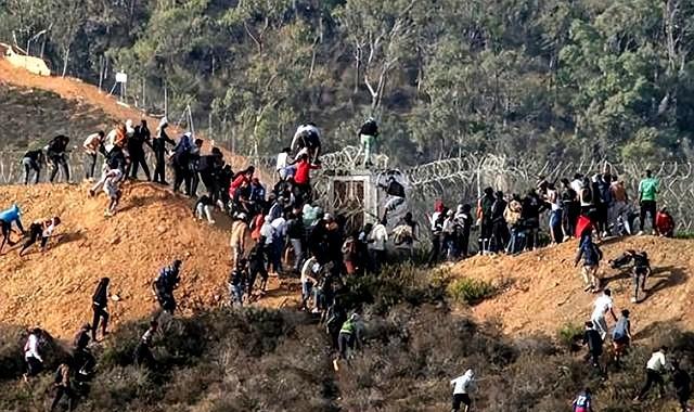 令西班牙头痛的北非移民危机，会动手吗？ 南欧兄弟互撕闹剧