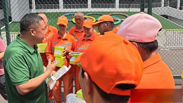 辽宁多部门启动高温天气应急保障 环卫工人防暑降温措施加强