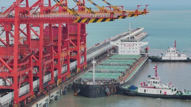 温州赶在台风逼近前抢卸17.8万吨电煤 保障浙南能源供应