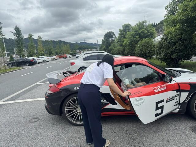 女孩被困顺风车服务区7分钟解救 高温下的紧急救援
