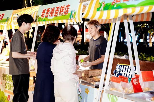 上海闵行“美好街区”夜市亮相 烟火气与书香交融