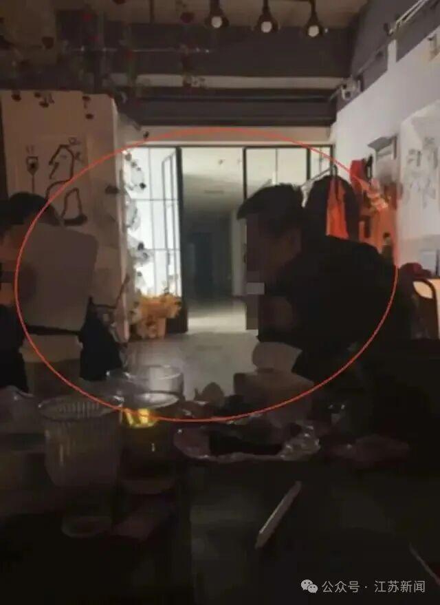 男子饮酒被女店员偷加伏特加 店员称不堪骚扰欲灌醉顾客