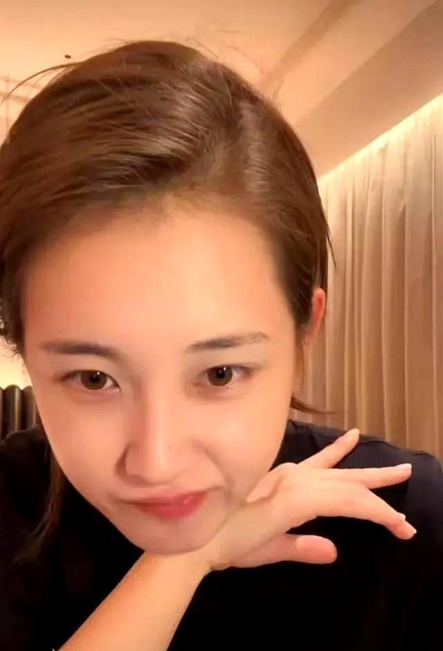 短剧顶流花庆功宴直播卷入争议 编剧公开质疑忘本