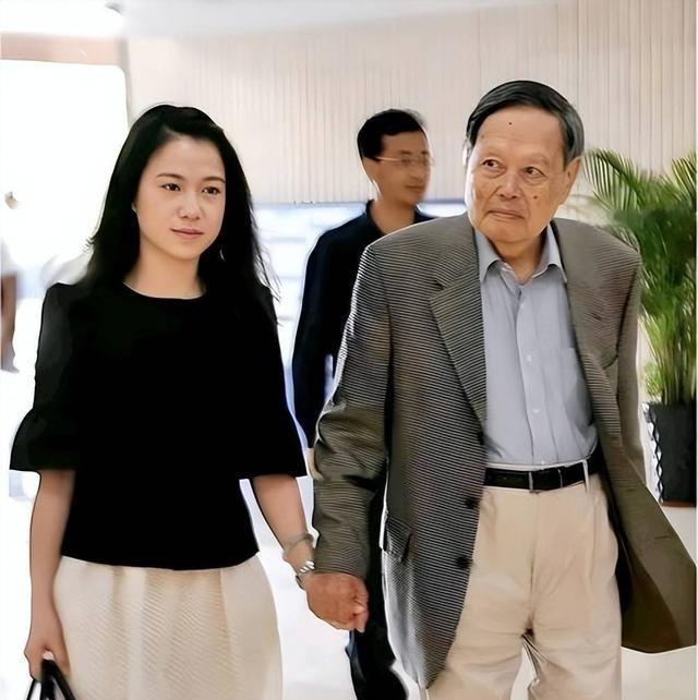 出版人谈与杨振宁20余年交往 深情与克制间的回忆