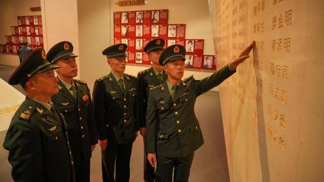 陆军某旅:一场跨越时空的精神之约 重温先辈英雄精神
