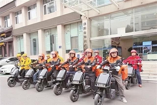 市监局15名干部当骑手巡查后厨