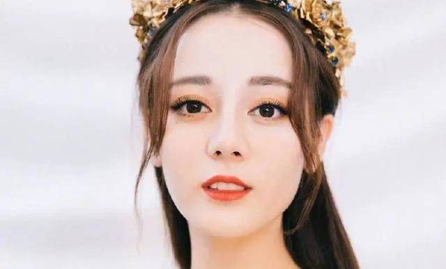 金鹰女神到底花落谁家？李沁和谭松韵路人缘好，杨紫仍然争议不断