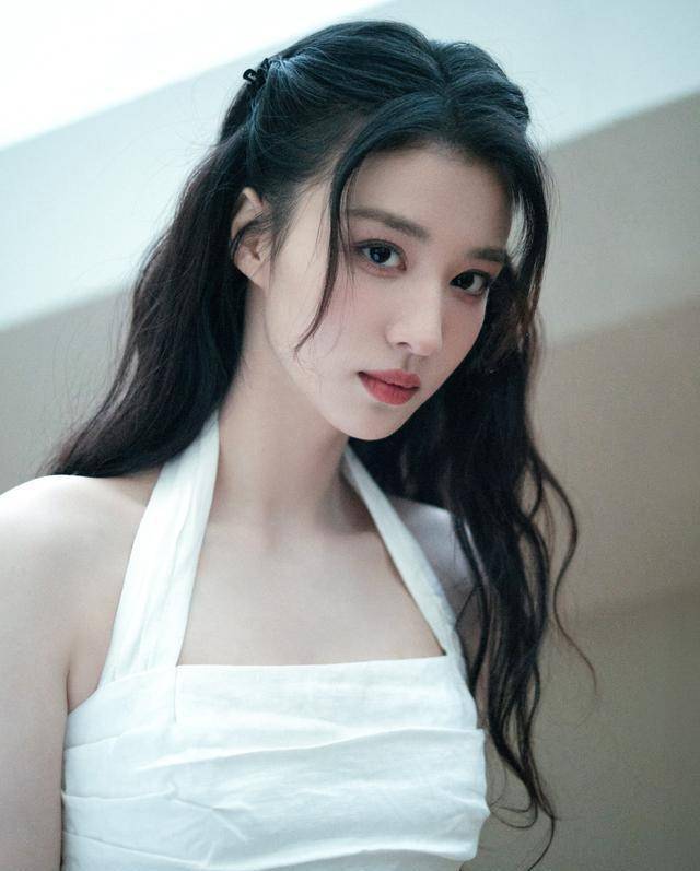 网传90后二字顶流和95花分手，两人新剧还未开播，杨洋王楚然上榜