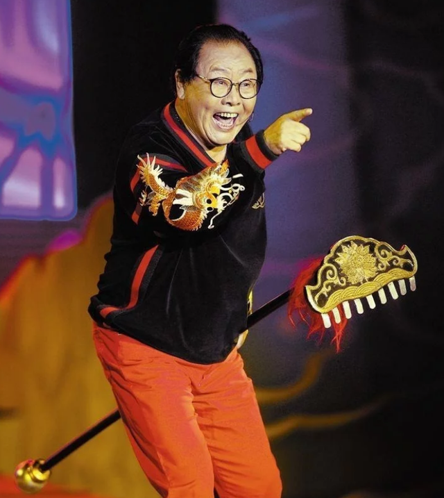 "猪八戒"马德华已73岁,与嫦娥恩爱多年,育有一儿一女家庭美满