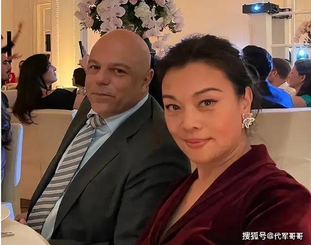 她年轻时“艳压”巩俐，二婚闪嫁瑞士亿万富翁，60岁活成人生赢家