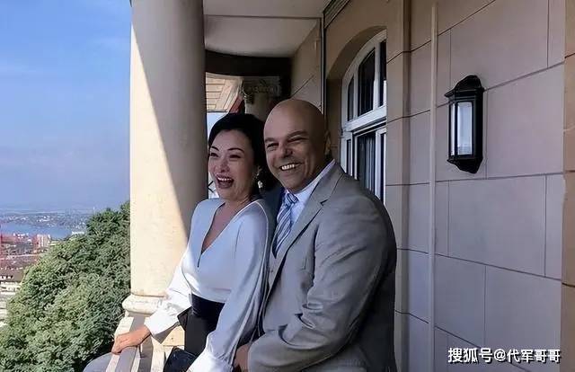 她年轻时“艳压”巩俐，二婚闪嫁瑞士亿万富翁，60岁活成人生赢家