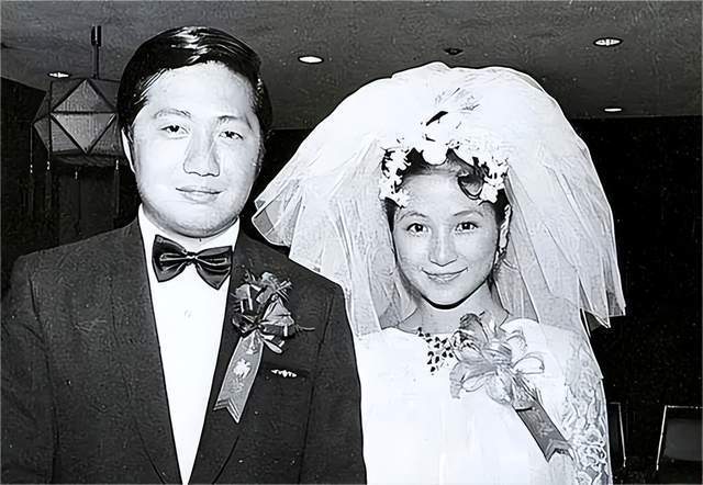 “言情天后”竟是小三？亦舒抢郑佩佩男友还公开情书， 侠女实惨！