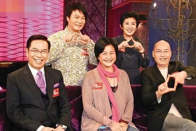 “言情天后”竟是小三？亦舒抢郑佩佩男友还公开情书， 侠女实惨！