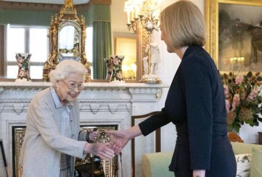 特拉斯接受英国女王任命 正式成为英国首相