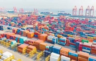 首破45万亿元！中国进出口总值连续九年保持增长