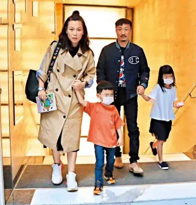 郑中基告示与余想敏正在办理离异手续