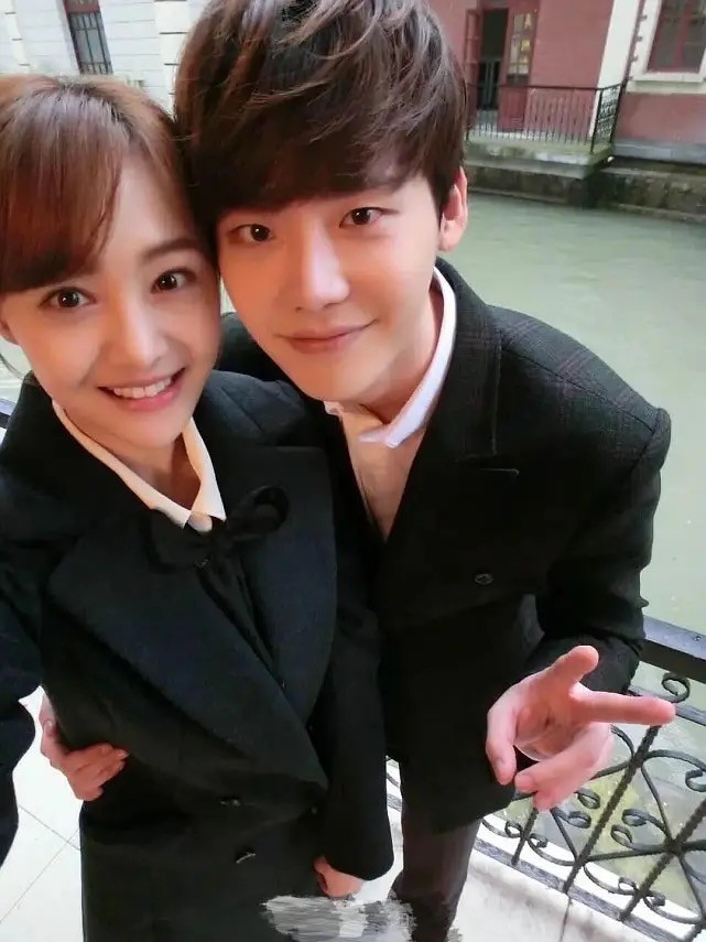 郑爽戏拍一半飞韩去整容？