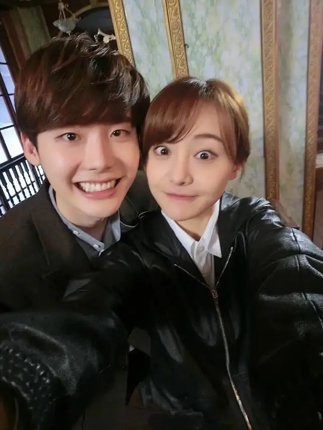 郑爽戏拍一半飞韩去整容？