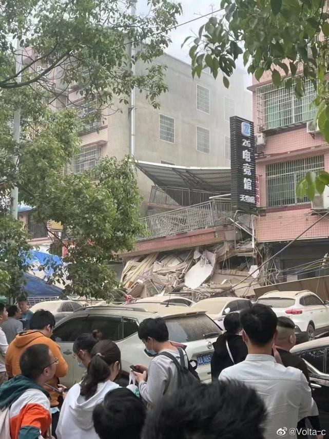 长沙一6层楼倒塌 救援直击
