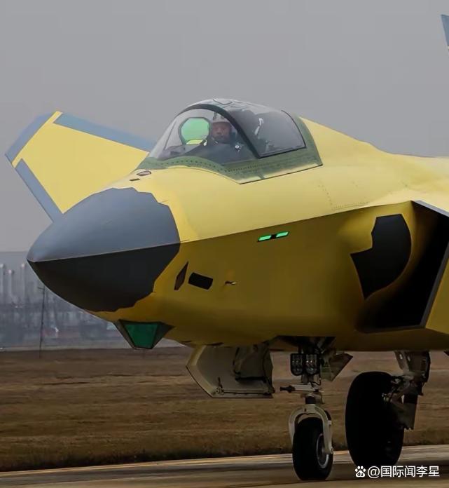 “黄皮”歼-20A来了 批量生产引关注