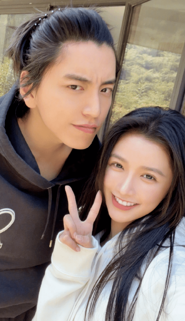 戏精附体!蔡卓宜首晒秀恩爱视频,角落的王大陆做搞怪表情太抢镜