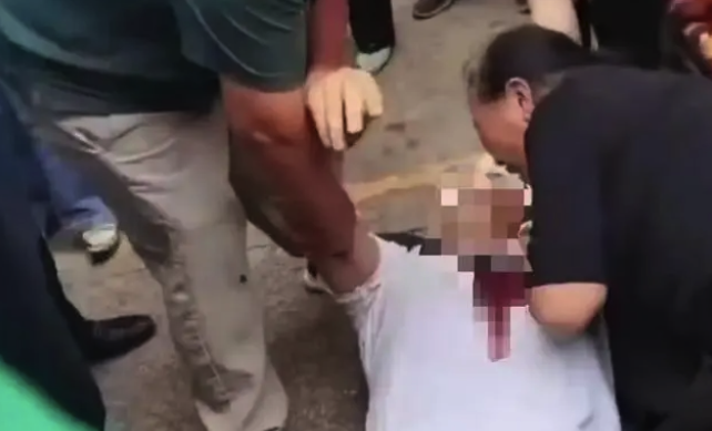 云南一男子被人当街刺死 警方：嫌疑人已抓获