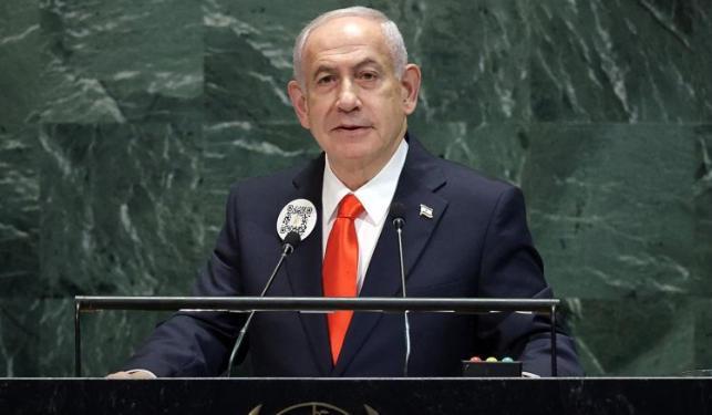 以总理胸口戴二维码 要求与会者扫码 引发会场内外强烈反应