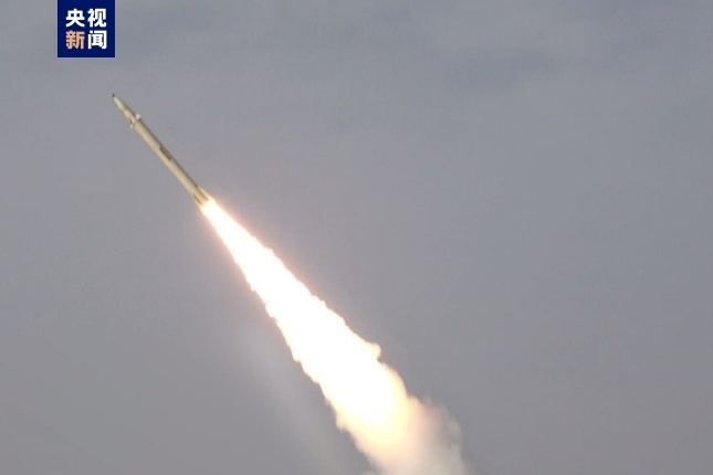 胡塞首次用高超音速导弹袭击以船只 自主制造新型武器亮相
