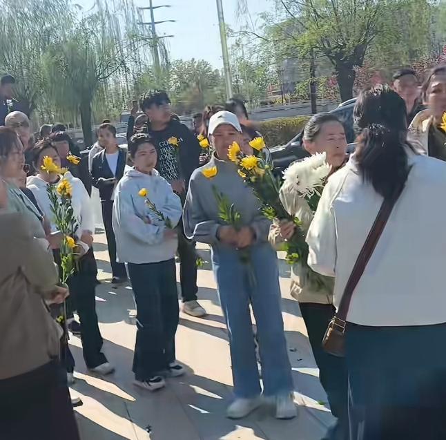 多方回应三人救落水女子遇难 英雄事迹感动全城