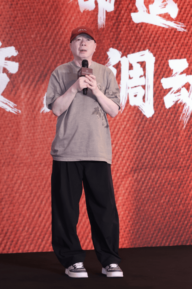 冯小刚介绍电影《抓特务》谈胡歌雷佳音