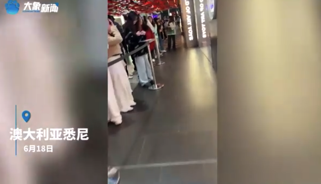 国外居民通宵购买Labubu，排队数百米