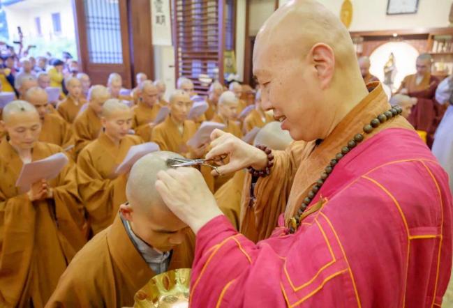 庐山东林寺剃度法会于佛诞节圆满举行