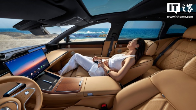 全系标配副驾零重力座椅、副驾屏,享界 S9T 旅行车将于 8 月 18 日开启预订