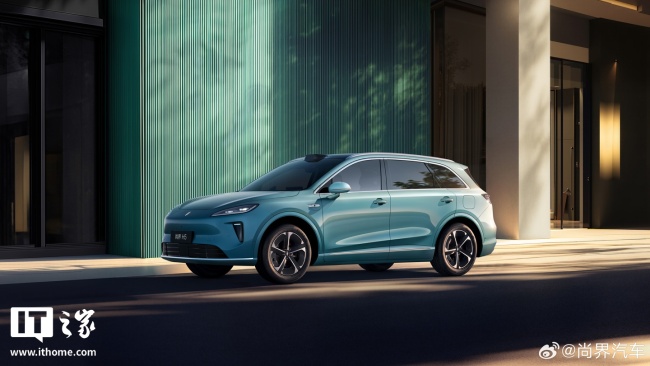 鸿蒙智行“第五界”首车尚界 H5 后排空间曝光,华为余承东坐下后膝部留有超两拳距离