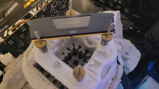 DDR5 内存超频新世界纪录诞生:海盗船内存飙至 12886MT/s