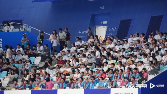 宇树机器人跑步赢了“半马冠军”，为何两家都不太服气？