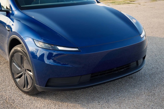 特斯拉 Model Y 标准版在美国上市：织物座椅、封天窗、续航 517 公里，起价跌破 4 万美元
